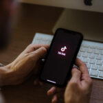 TikTok SEO対策完全ガイド！公式パートナーが上位表示のコツを解説
