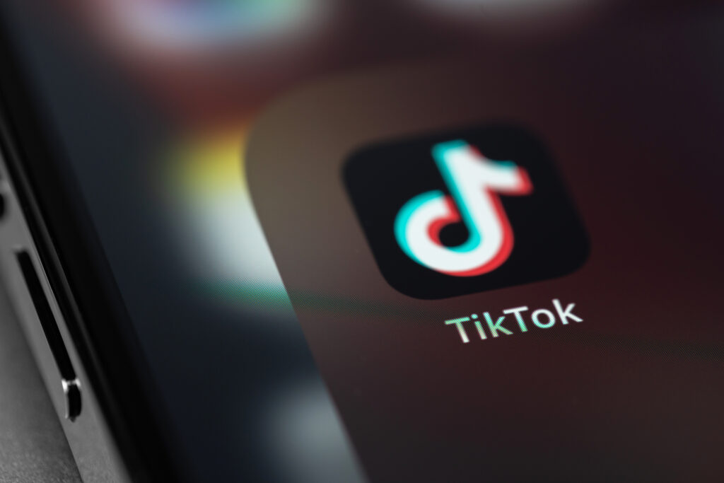 TikTok ハッシュタグ 付け方 トレンド 活用