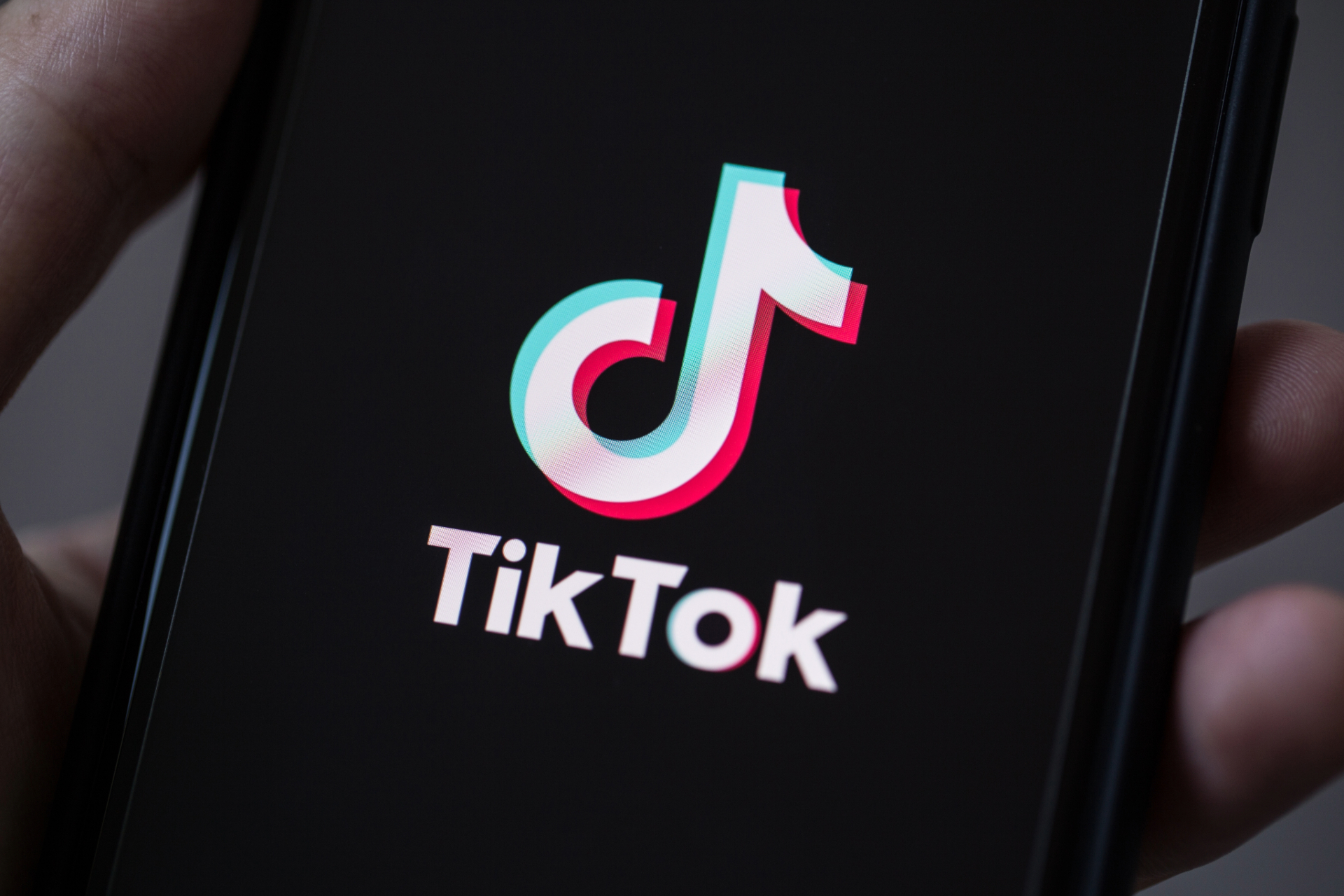 TikTok アルゴリズム 最新の仕組み 投稿を伸ばす秘訣