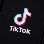 【2025年最新】TikTokのアルゴリズムを解説！最新の仕組み、投稿を伸ばす秘訣も紹介